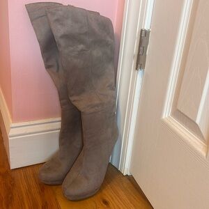 Michael Antonio women’s suede boots